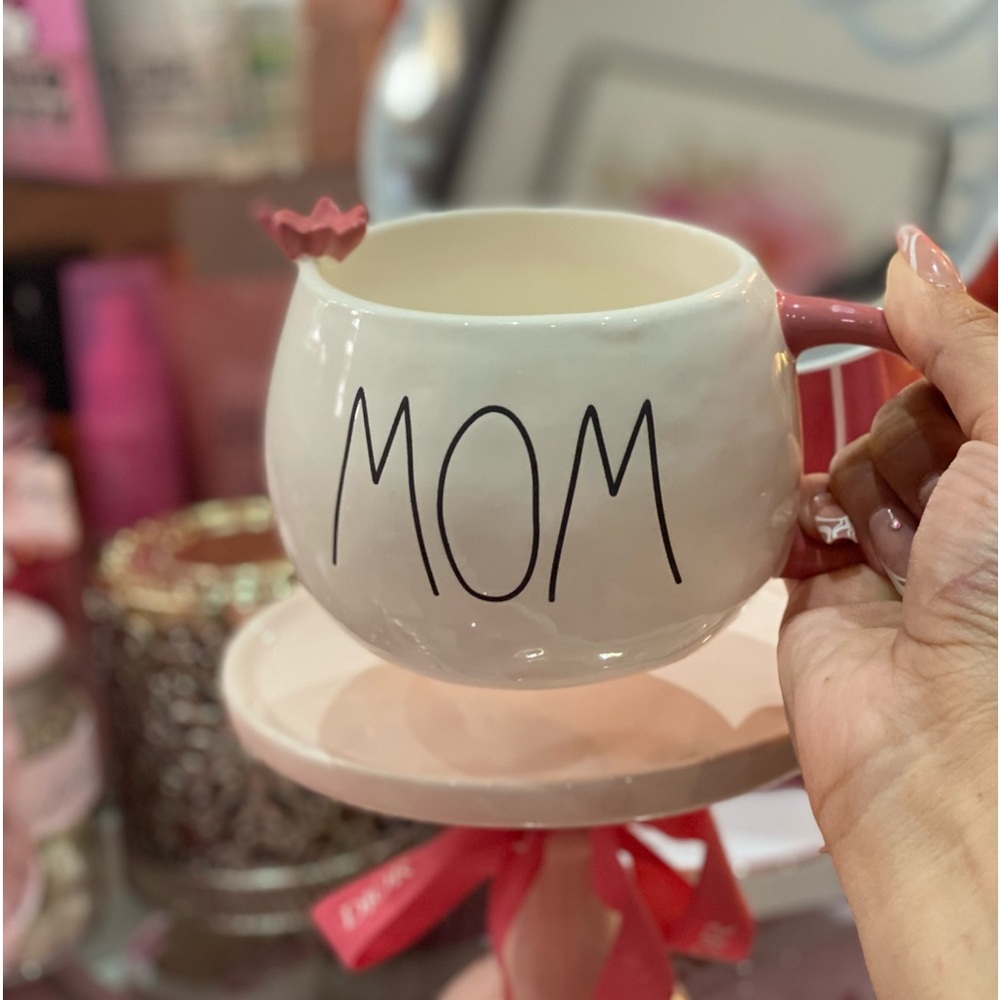 NEW RAE DUNN “MOM” MUG